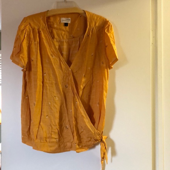Universal Thread Tops - NWOT beautiful mustard color top